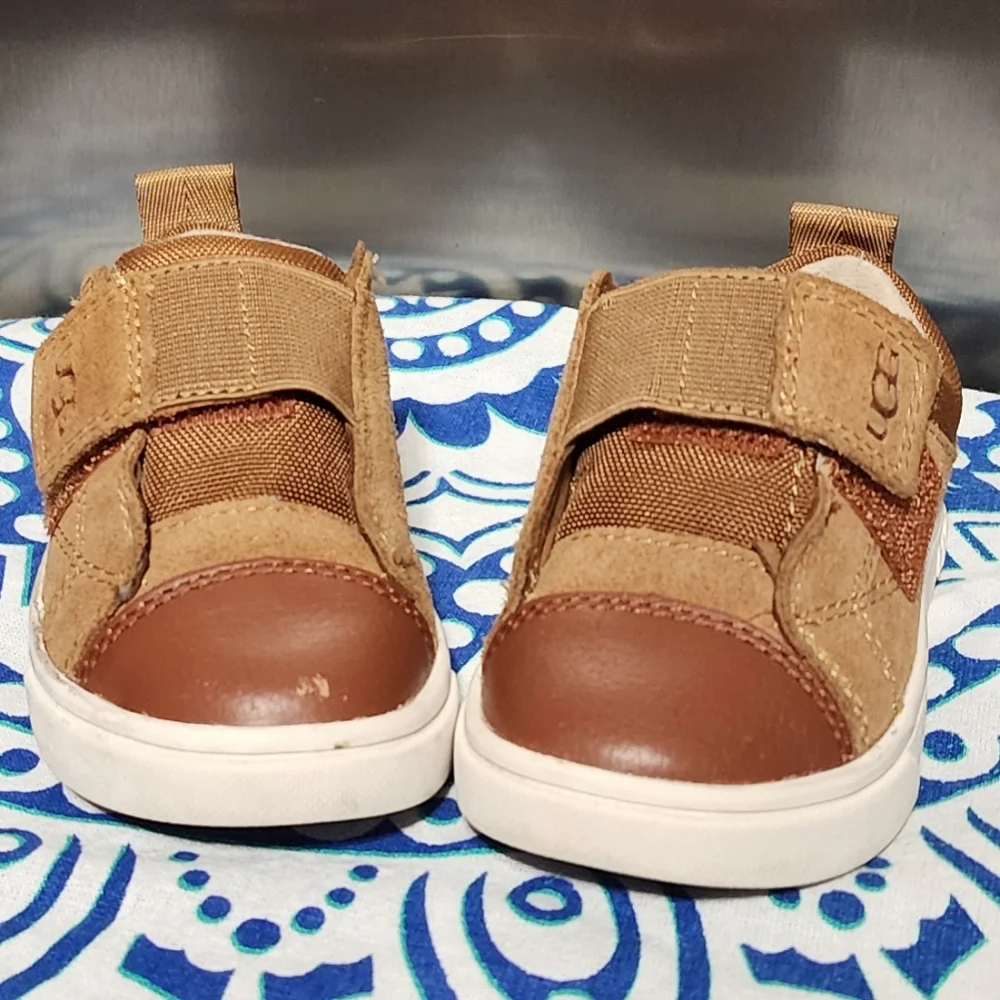 UGG Rennon Sneakers - Picture 2 of 8